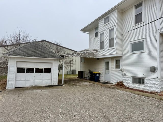 100 E Welsh Street, Williamsburg, IA 52361