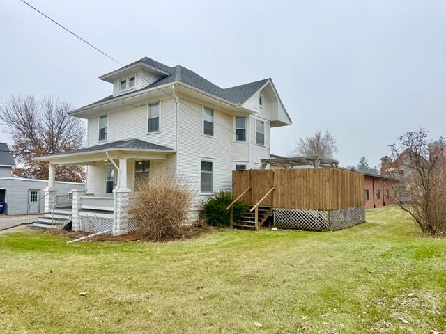 100 E Welsh Street, Williamsburg, IA 52361