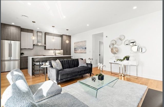 160 W 7th St 4, Boston, MA 02127