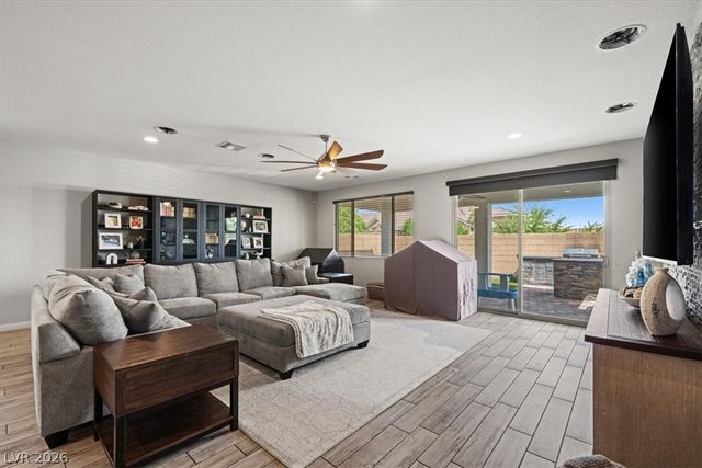 6320 Regina Ridge Street, Las Vegas, NV 89149