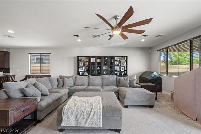 6320 Regina Ridge Street, Las Vegas, NV 89149