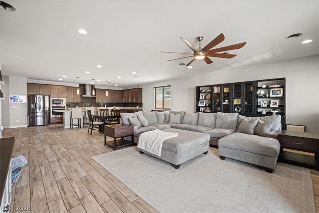 6320 Regina Ridge Street, Las Vegas, NV 89149