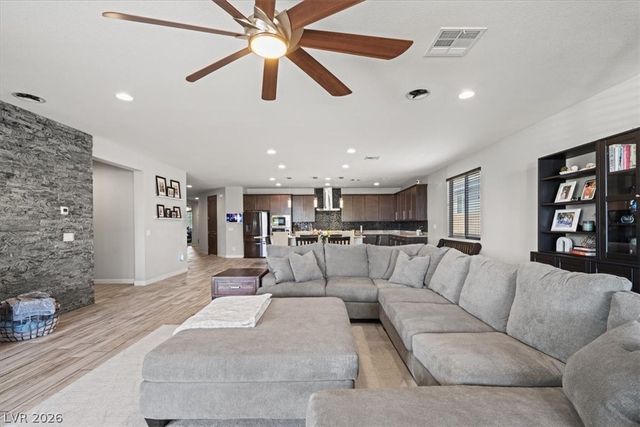 6320 Regina Ridge Street, Las Vegas, NV 89149