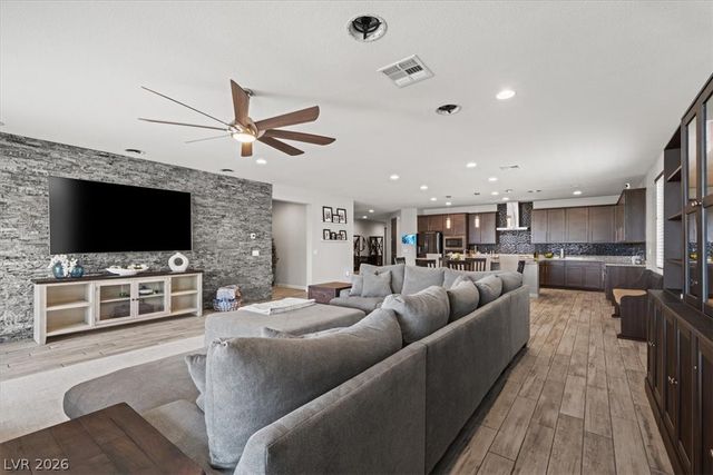 6320 Regina Ridge Street, Las Vegas, NV 89149