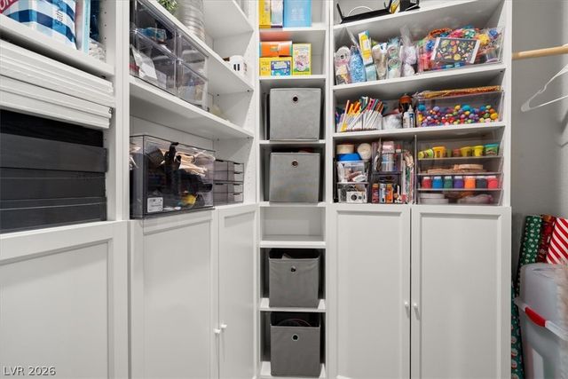 6320 Regina Ridge Street, Las Vegas, NV 89149