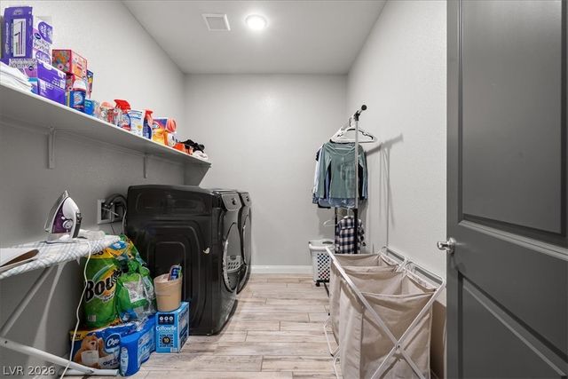 6320 Regina Ridge Street, Las Vegas, NV 89149