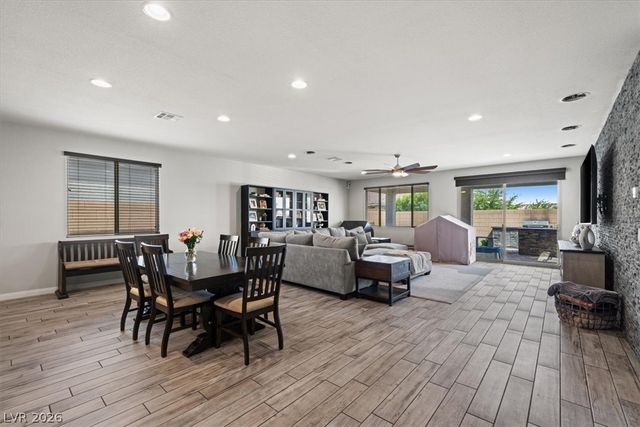 6320 Regina Ridge Street, Las Vegas, NV 89149