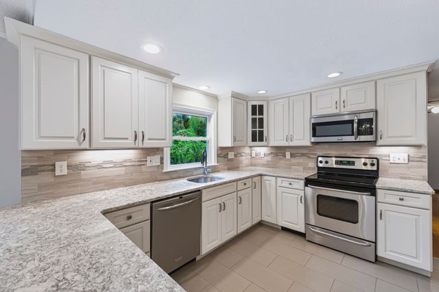 52 Tanglewood Dr, Stoughton, MA 02072