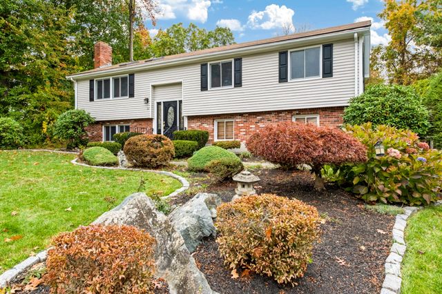 52 Tanglewood Dr, Stoughton, MA 02072