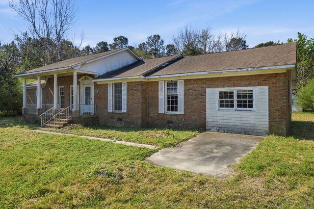 320 Guppy Way, Saint Stephen, SC 29479