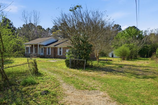 320 Guppy Way, Saint Stephen, SC 29479