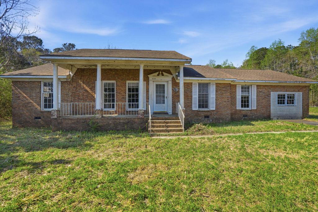 320 Guppy Way, Saint Stephen, SC 29479