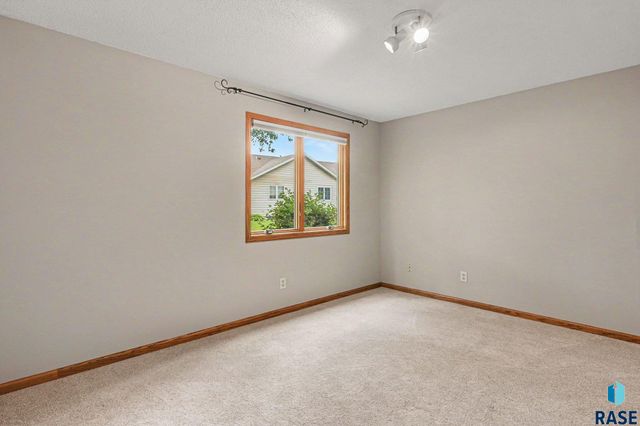 3505 S Micah Cir Circle, Sioux Falls, SD 57103