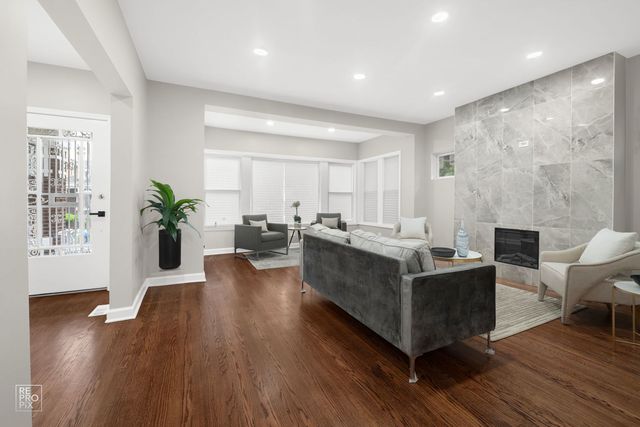 7425 S Vernon Avenue, Chicago, IL 60619