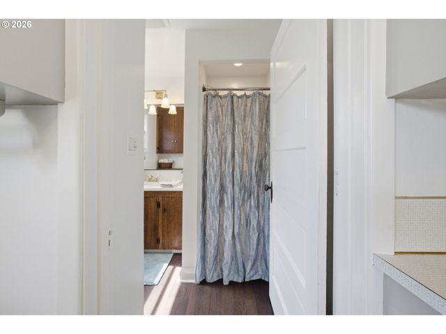 870 Nw GARIBALDI St, Hillsboro, OR 97124