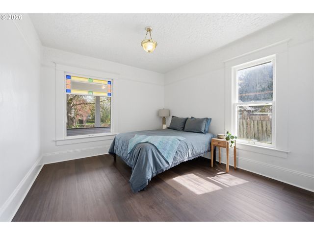 870 Nw GARIBALDI St, Hillsboro, OR 97124