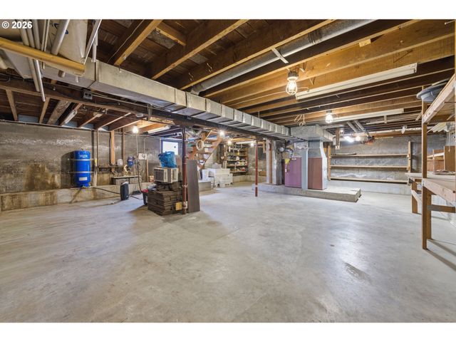 870 Nw GARIBALDI St, Hillsboro, OR 97124