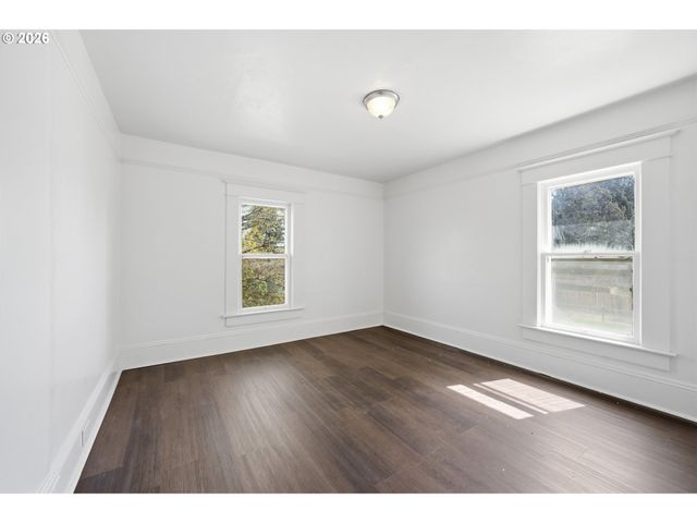 870 Nw GARIBALDI St, Hillsboro, OR 97124