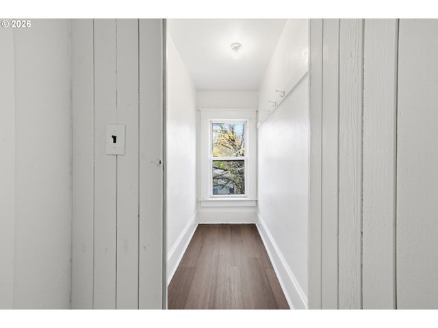 870 Nw GARIBALDI St, Hillsboro, OR 97124