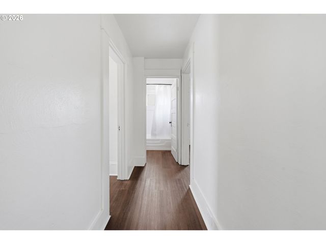 870 Nw GARIBALDI St, Hillsboro, OR 97124