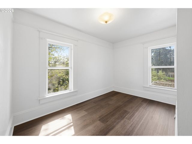 870 Nw GARIBALDI St, Hillsboro, OR 97124