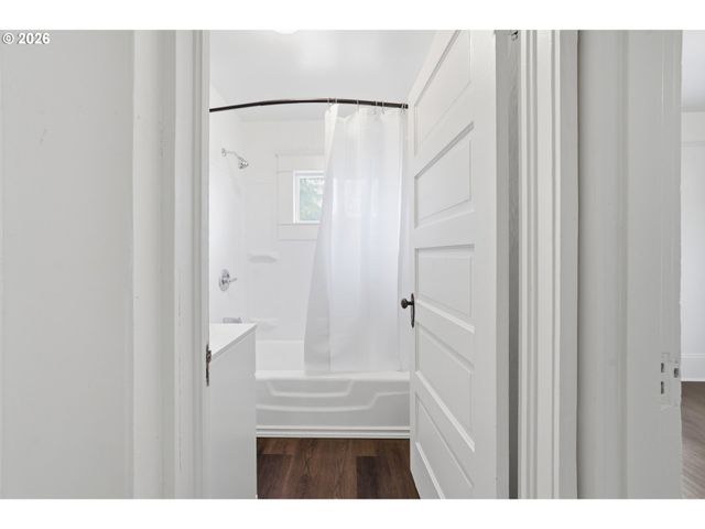 870 Nw GARIBALDI St, Hillsboro, OR 97124