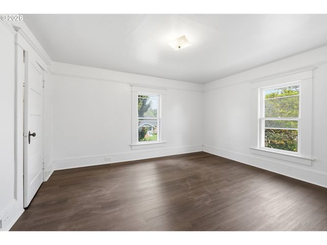 870 Nw GARIBALDI St, Hillsboro, OR 97124