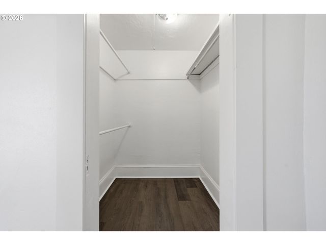 870 Nw GARIBALDI St, Hillsboro, OR 97124