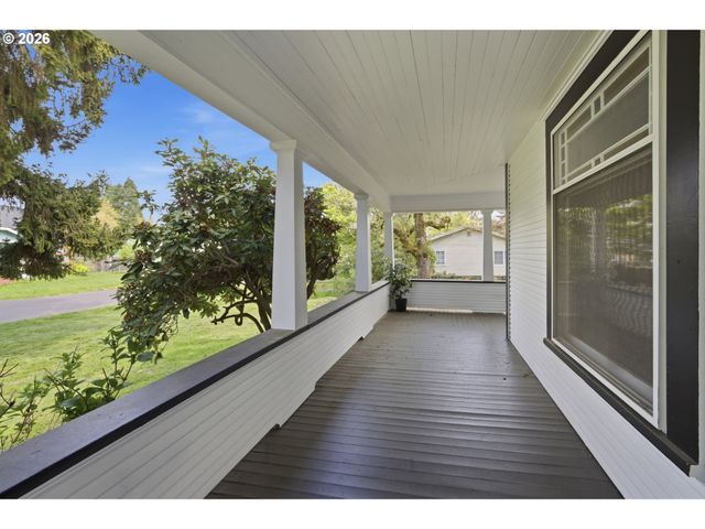 870 Nw GARIBALDI St, Hillsboro, OR 97124