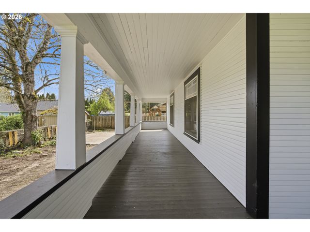 870 Nw GARIBALDI St, Hillsboro, OR 97124