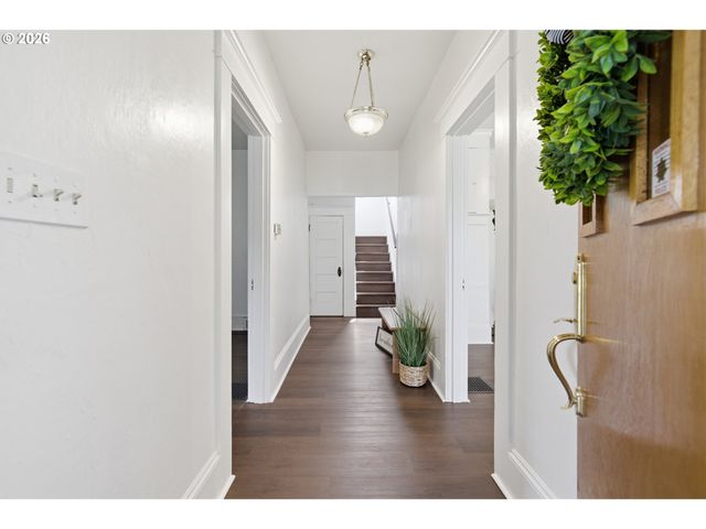 870 Nw GARIBALDI St, Hillsboro, OR 97124