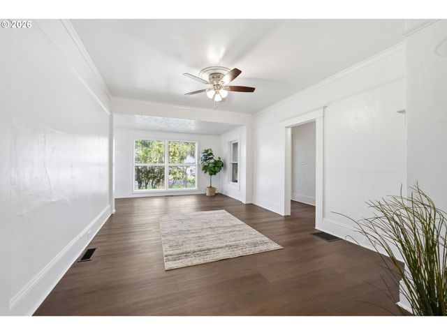 870 Nw GARIBALDI St, Hillsboro, OR 97124