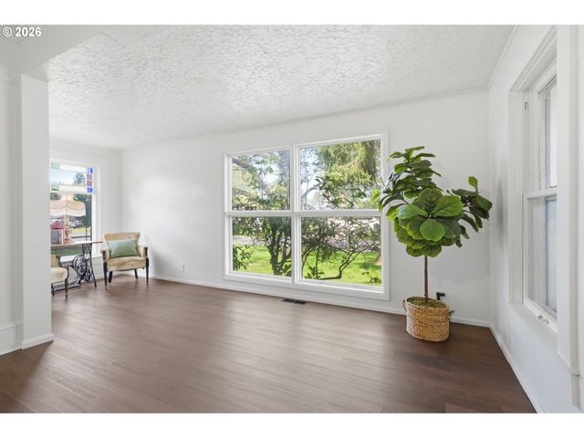 870 Nw GARIBALDI St, Hillsboro, OR 97124