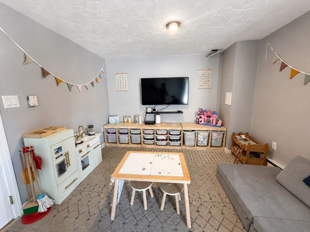 92 Colchester Dr, Plymouth, MA 02360