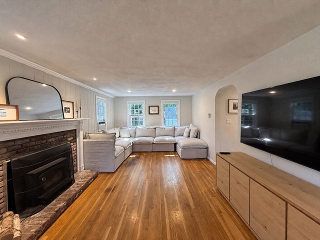 92 Colchester Dr, Plymouth, MA 02360
