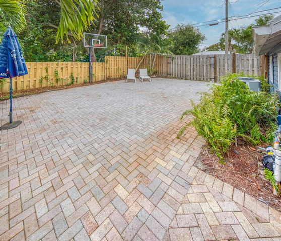 523 N K Street, Lake Worth Beach, FL 33460