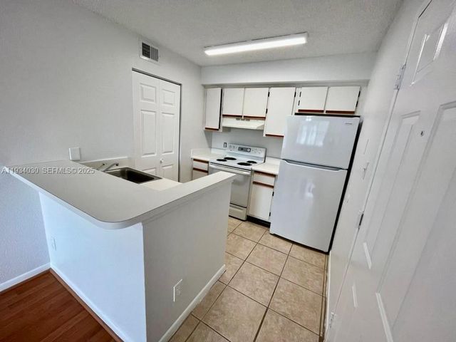 540 S Park Rd 212-9, Hollywood, FL 33021