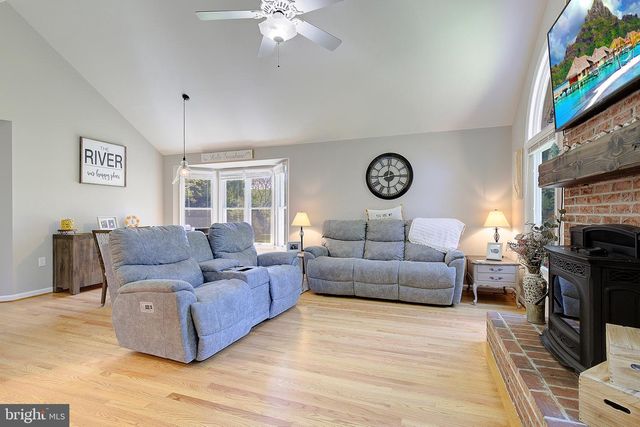 3134 HOLLAND CLIFFS RD, Huntingtown, MD 20639