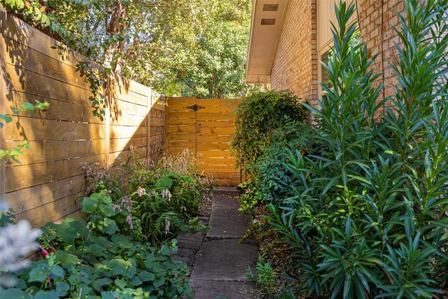 812 Sherbrook Drive, Richardson, TX 75080