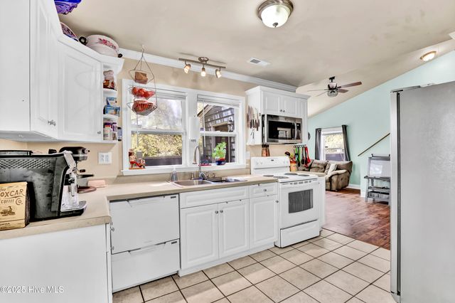 110 Bogue Loop Road, Newport, NC 28570
