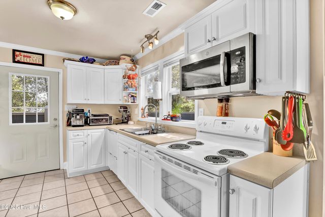 110 Bogue Loop Road, Newport, NC 28570