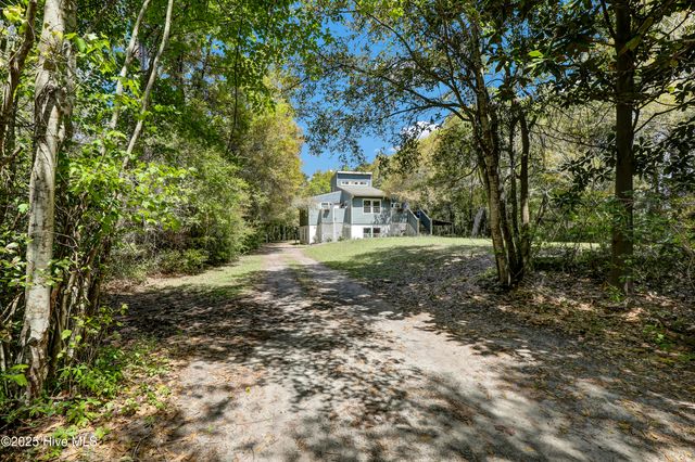 110 Bogue Loop Road, Newport, NC 28570