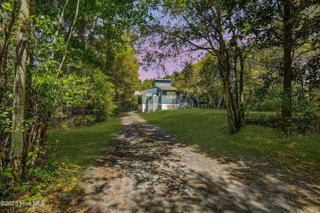 110 Bogue Loop Road, Newport, NC 28570