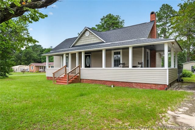 423 E Edinborough Avenue, Raeford, NC 28376