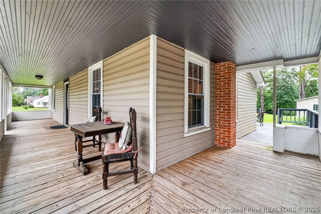 423 E Edinborough Avenue, Raeford, NC 28376