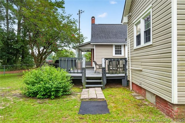 423 E Edinborough Avenue, Raeford, NC 28376