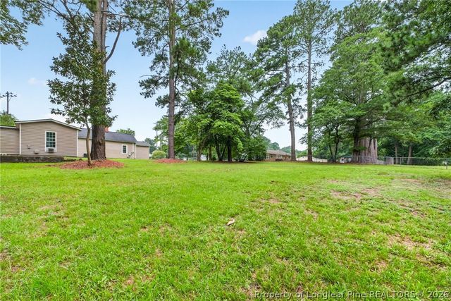 423 E Edinborough Avenue, Raeford, NC 28376