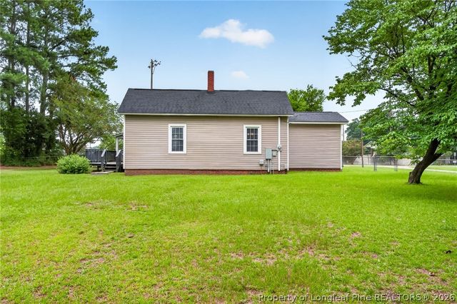 423 E Edinborough Avenue, Raeford, NC 28376