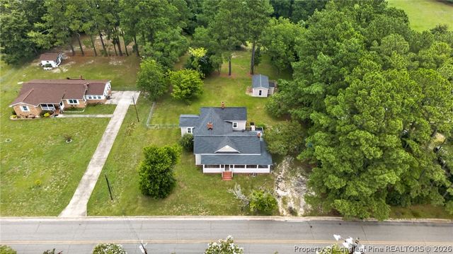 423 E Edinborough Avenue, Raeford, NC 28376