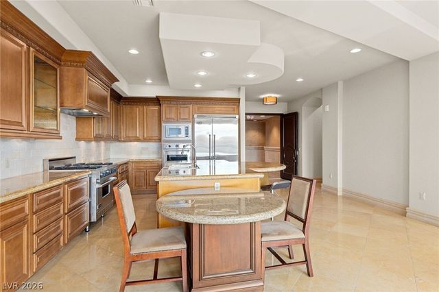 9101 Alta Drive 16, Las Vegas, NV 89145